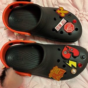 Women Cruella Deville crocs size 6